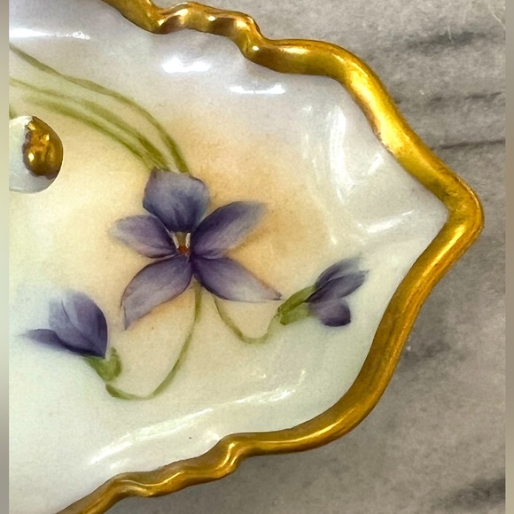 Vintage German Hand-Painted Porcelain Ring Holder w African Violets by RS - Picture 4 of 11